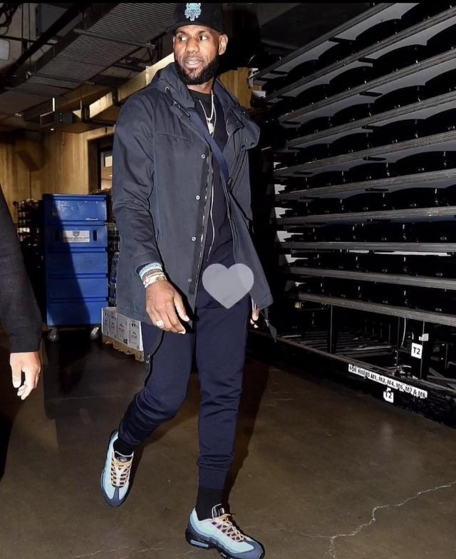 博主：申花在与日职联银靴拉唐谈判，国安有意铁人前锋姆本扎（爆料：申花洽谈日职联银靴拉唐，国安相中铁人前锋姆本扎）