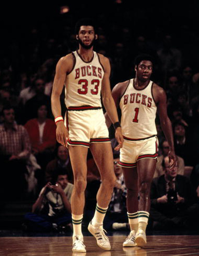 湖人东契奇：不是一两个人的问题，需要五个人共同努力才能赢球（东契奇谈湖人：胜利不靠一两人，五人同心方能取胜）