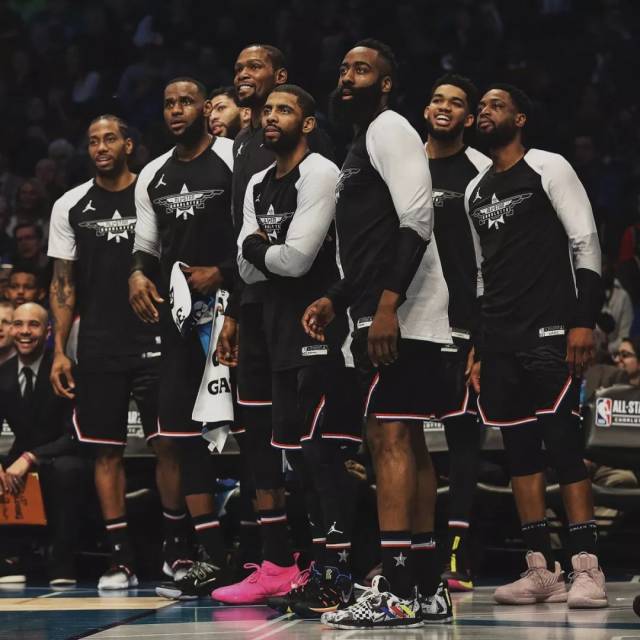 稳得可怕！胡金秋9中8高效拿下19分5板1帽 第三节10分（稳如磐石！胡金秋9投8中高效砍下19分5篮板1盖帽，第三节独得10分）