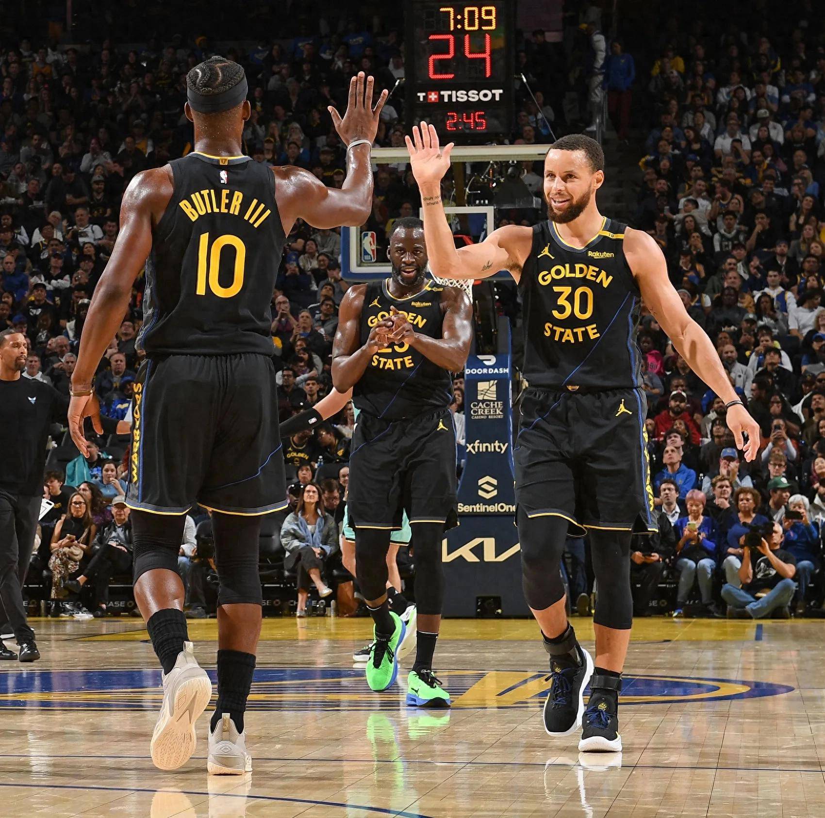 来了，曼联！主帅批准，引进1.6亿三大强援！两“废柴”闪电离队（曼联出手！主帅点头，1.6亿拿下三强援，两名边缘球员闪电离队）