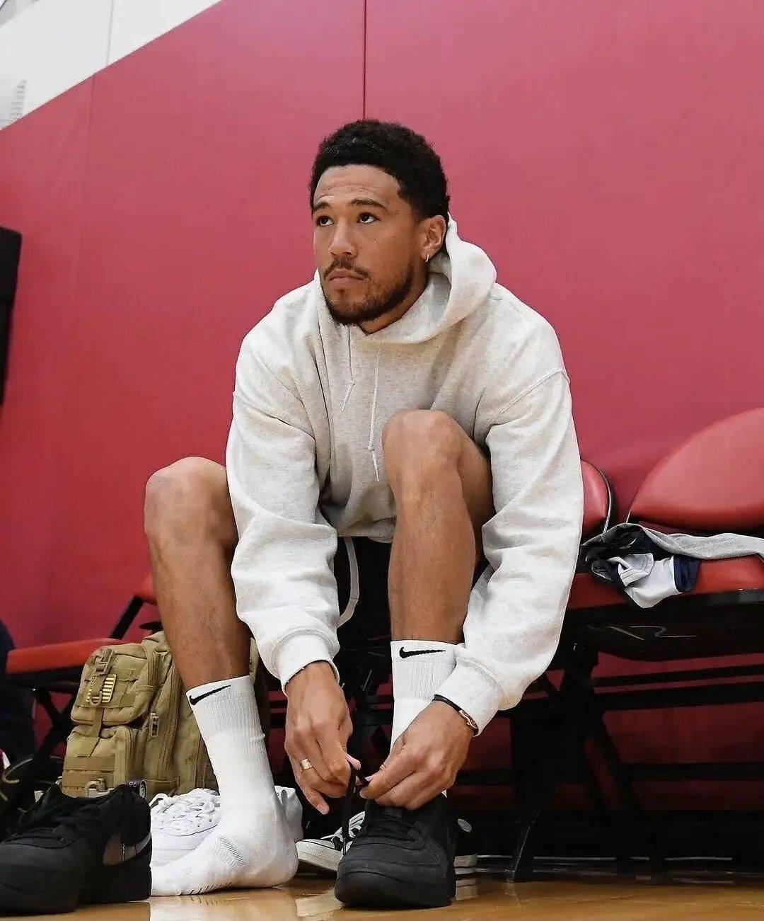 篮球比赛最容易被忽略的细节（篮球赛场上最常被忽视的关键细节）