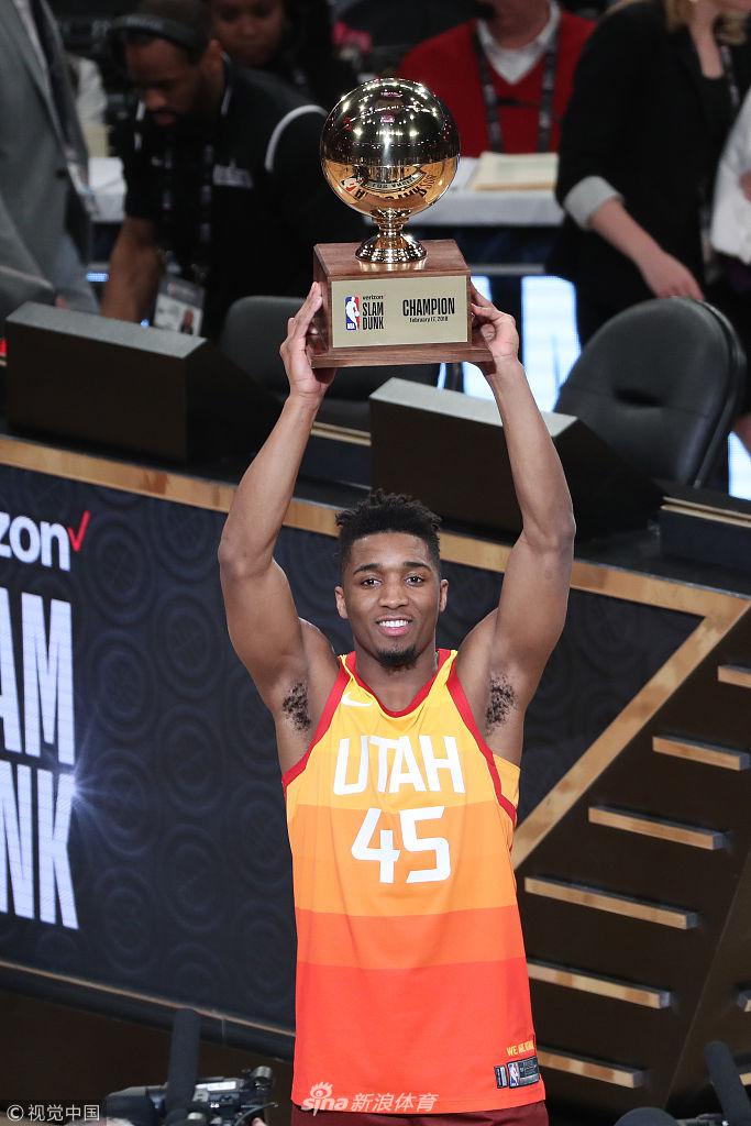 荣获迈阿密城市钥匙，梅西晒照：非常感谢迈阿密市的认可（梅西获赠迈阿密城市钥匙并晒照：感谢这座城市的认可）