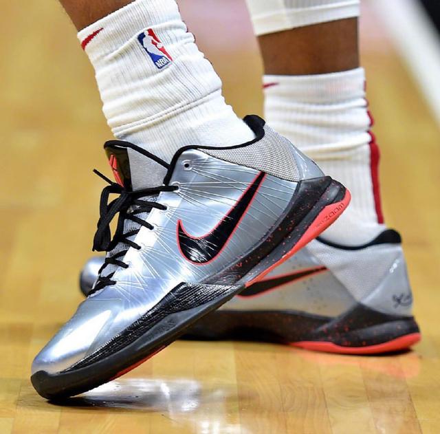 国米2025年颗粒无收：欧冠决赛惨败、意甲屈居亚军、意超杯遭点杀（国米2025年空手而归：欧冠决赛告负、意甲止步亚军、意超杯点球憾负）