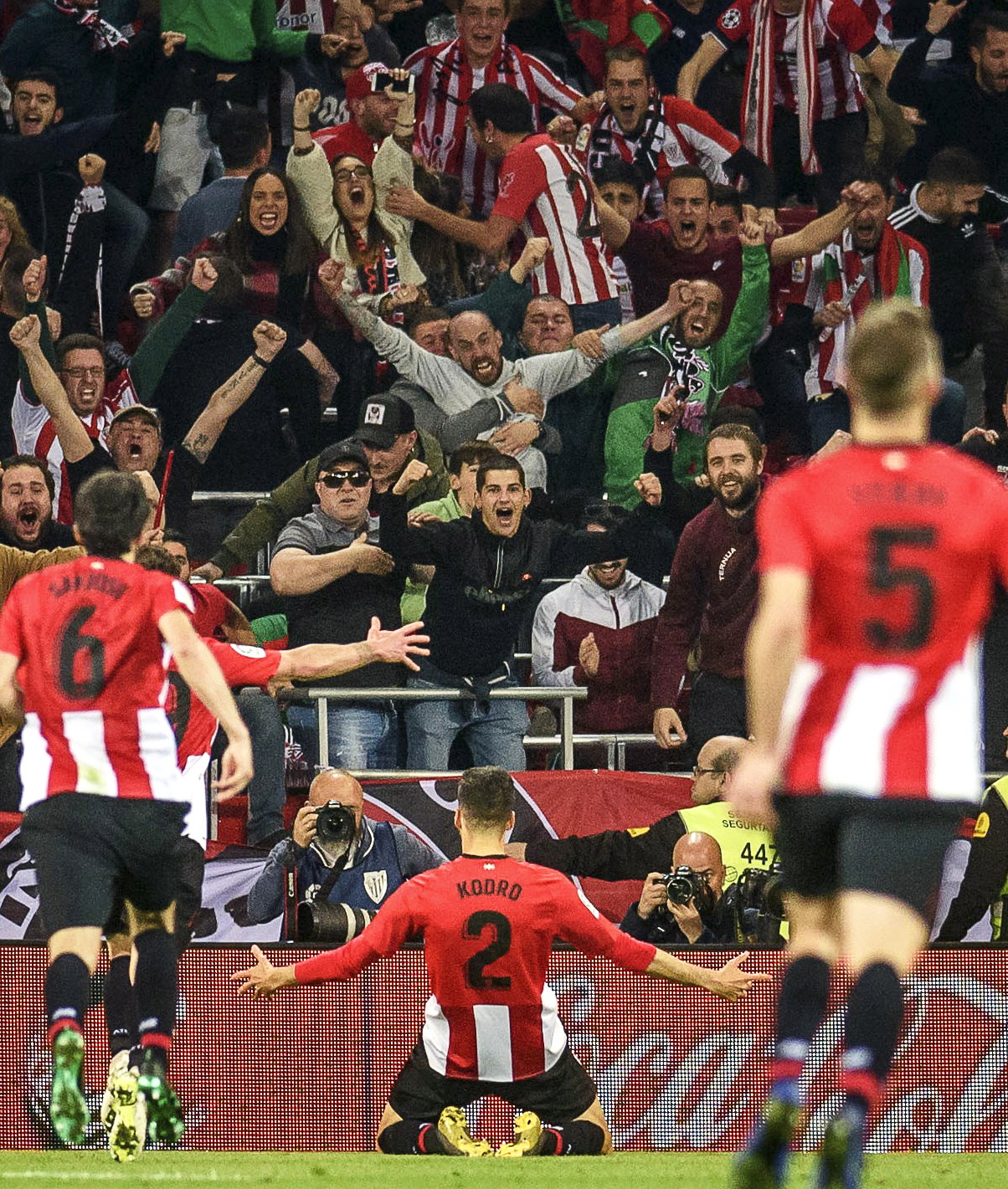 官方：卢卡库恢复训练，并顶替德布劳内入选欧冠大名单（官方消息：卢卡库已恢复训练，取代德布劳内入选欧冠名单）