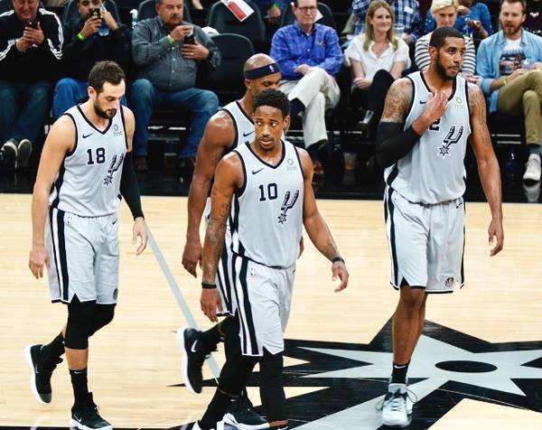 足球+音乐会，河南主帅拉莫斯当乐团指挥&阿奇姆彭等球员参加（当足球遇见音乐：河南主帅拉莫斯执棒，阿奇姆彭等球员助阵）