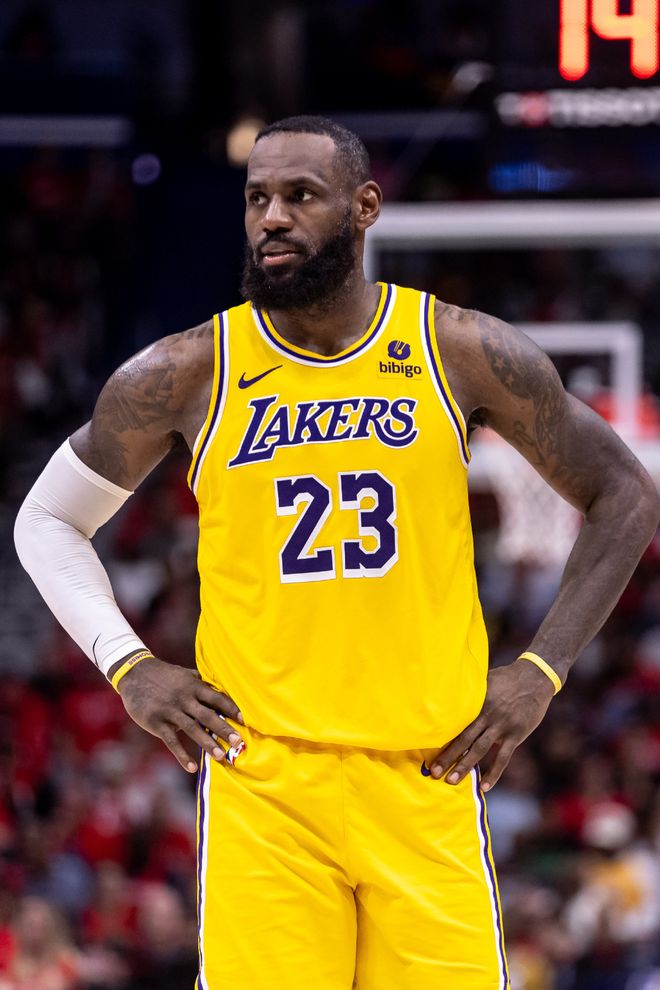 12月球员场均罚球次数榜：东契奇11.3次居首 SGA仅6.8次排并列16（12月球员场均罚球排名：东契奇以11.3次领跑，SGA仅6.8次并列第16位）