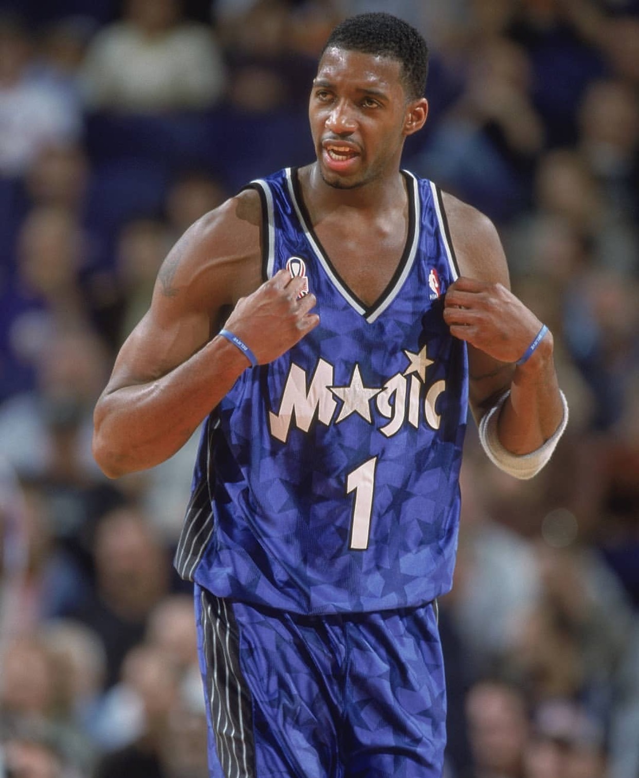 AC米兰主场3-2逆转都灵，40岁魔笛全场发挥，助力球队重返榜首，展现强大实力与斗志。（AC米兰3-2主场翻盘都灵，40岁魔笛统治全场，红黑军团重返榜首）