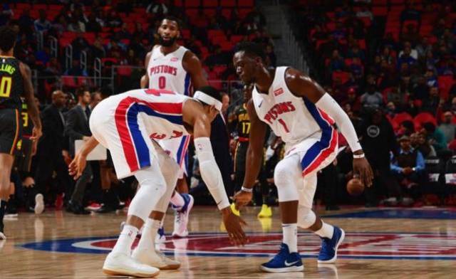 两条重大线索表明卡洛斯·巴莱巴即将加盟曼联。（两大迹象显示卡洛斯·巴莱巴接近加盟曼联）