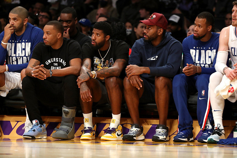 歌手：阿根廷跟巴西是宿敌没事！阿根廷可是有梅西！（歌手：阿根廷与巴西虽是宿敌，但有梅西坐镇不慌）